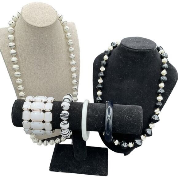 Vintage White & Black Necklace & Bracelet Jewelry Set - Picture 5 of 6